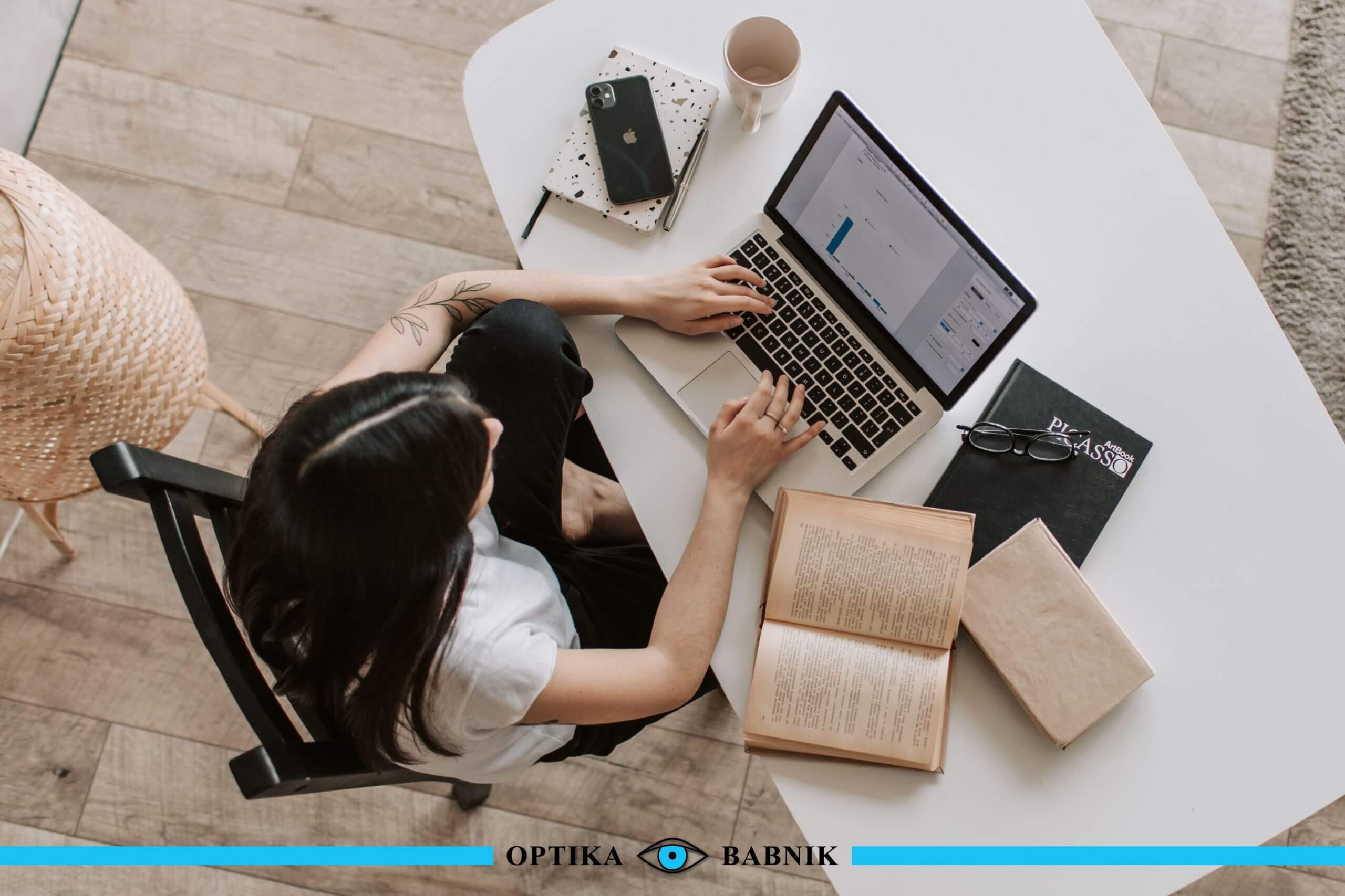 Filter proti modri svetlobi, da ali ne?